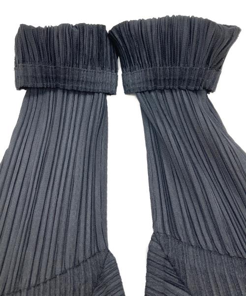 PLEATS PLEASE（プリーツプリーズ）PLEATS PLEASE (プリーツプリーズ) プリーツジップパーカー ブラック サイズ:3の古着・服飾アイテム