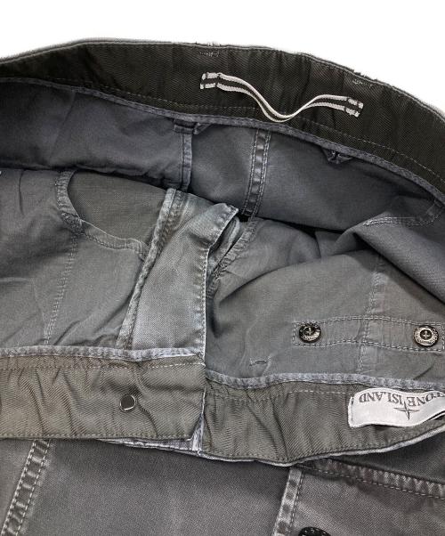 STONE ISLAND（ストーンアイランド）STONE ISLAND (ストーンアイランド) OLD EFFECT カーゴパンツ ブラック サイズ: 86cm (W34)の古着・服飾アイテム