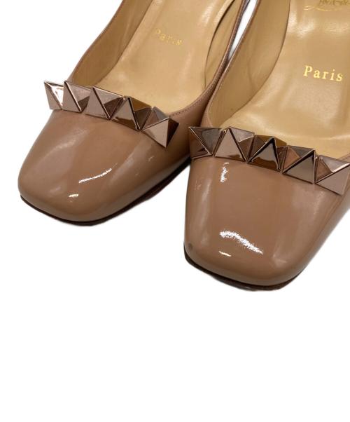 Christian Louboutin（クリスチャン・ルブタン）Christian Louboutin (クリスチャン・ルブタン) スタッズパンプス ベージュ サイズ:38の古着・服飾アイテム