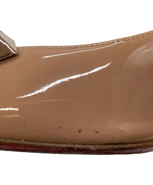 Christian Louboutin（クリスチャン・ルブタン）Christian Louboutin (クリスチャン・ルブタン) スタッズパンプス ベージュ サイズ:38の古着・服飾アイテム