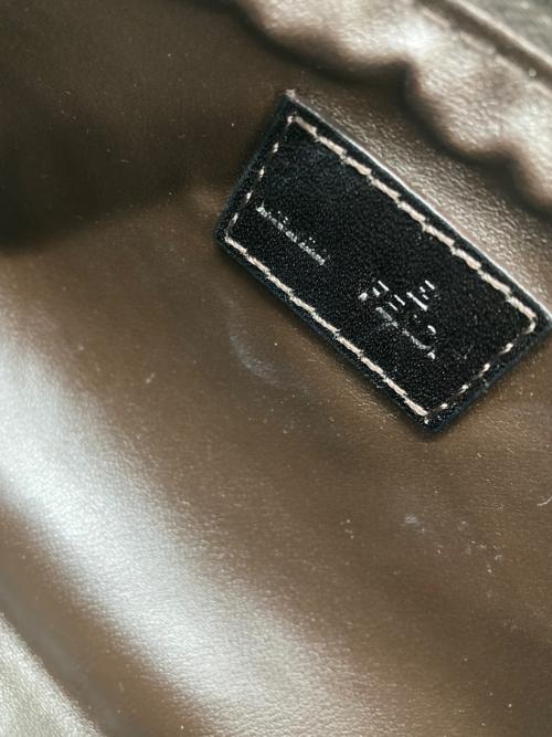 FENDI（フェンディ）FENDI (フェンディ) コスメポーチ ブラウンの古着・服飾アイテム