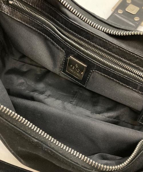 FENDI（フェンディ）FENDI (フェンディ) クロワッサンショルダーバッグ ブラックの古着・服飾アイテム