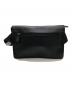 EAR (イア) 柄ワイドテープショルダーバッ ブラック：10000円