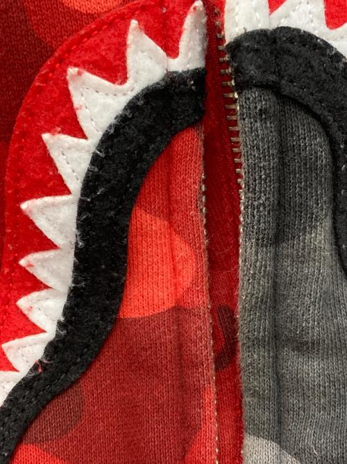 A BATHING APE（アベイシングエイプ）A BATHING APE (アベイシングエイプ) COLOR CAMO SEPARATE SHARK FZ HOODIE ブラック×レッド サイズ:2XLの古着・服飾アイテム