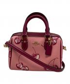 COACHコーチ）の古着「ミニ ローアン クロスボディ・チェリー プリント」｜ピンク