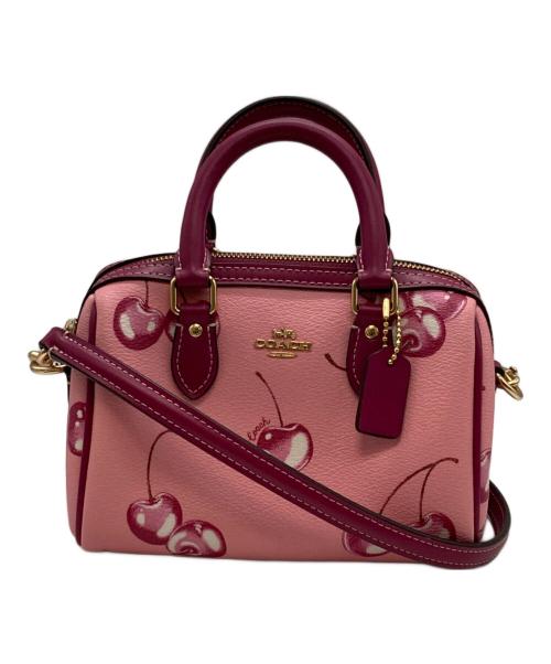COACH（コーチ）COACH (コーチ) ミニ ローアン クロスボディ・チェリー プリント ピンクの古着・服飾アイテム