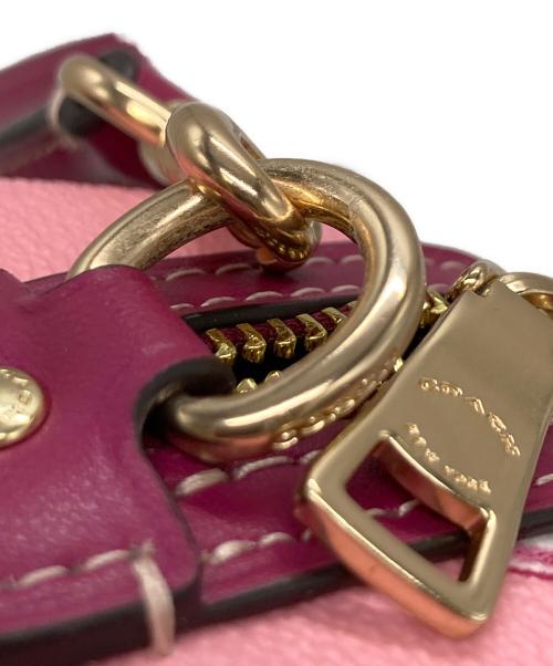 COACH（コーチ）COACH (コーチ) ミニ ローアン クロスボディ・チェリー プリント ピンクの古着・服飾アイテム