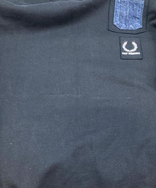 FRED PERRY（フレッドペリー）FRED PERRY (フレッドペリー) RAF SIMONS (ラフシモンズ) デニムポケット付きスウェット ブラック サイズ:40の古着・服飾アイテム