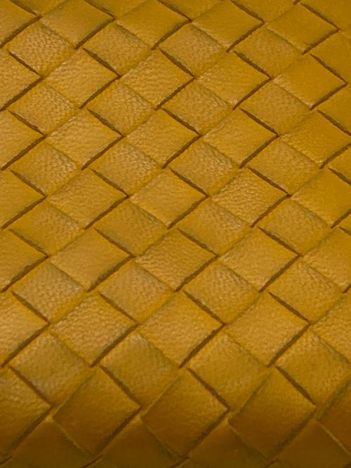 BOTTEGA VENETA（ボッテガベネタ）BOTTEGA VENETA (ボッテガベネタ) 長財布 イエローの古着・服飾アイテム