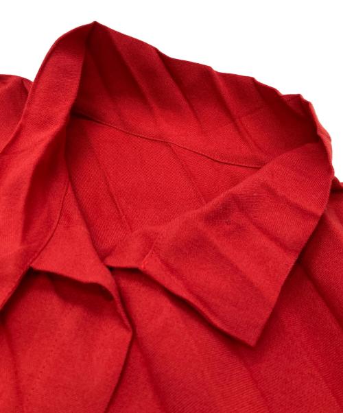 me ISSEY MIYAKE（ミーイッセイ ミヤケ）me ISSEY MIYAKE (ミーイッセイ ミヤケ) スタンドカラープリーツロングシャツ レッド サイズ:表記なしの古着・服飾アイテム
