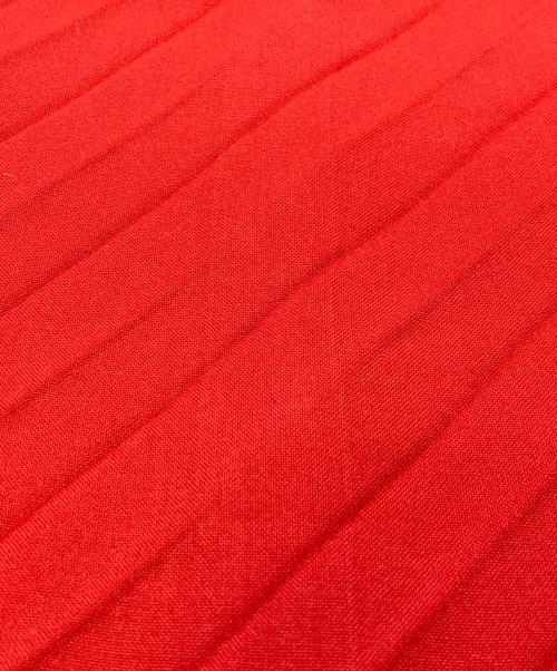 me ISSEY MIYAKE（ミーイッセイ ミヤケ）me ISSEY MIYAKE (ミーイッセイ ミヤケ) スタンドカラープリーツロングシャツ レッド サイズ:表記なしの古着・服飾アイテム