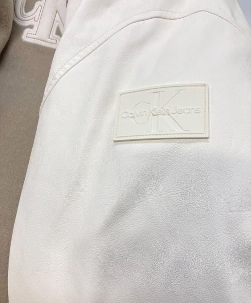 Calvin Klein Jeans（カルバンクラインジーンズ）Calvin Klein Jeans (カルバンクラインジーンズ) バーシティ ボンバー ジャケット グレー×ホワイト サイズ:Sの古着・服飾アイテム