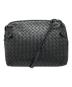 BOTTEGA VENETA（ボッテガベネタ）の古着「イントレチャートショルダーバッグ」｜ブラック