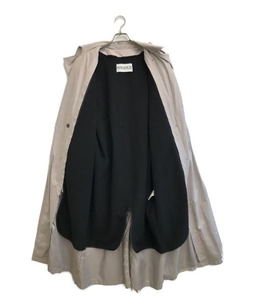 PERVERZE（パーバーズ）PERVERZE (パーバーズ) Large Double Brest Coat ライトグレー サイズ:Fの古着・服飾アイテム