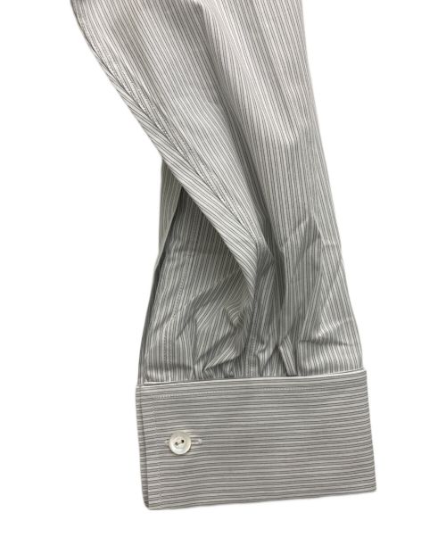 FINNA（フィンナ）FINNA (フィンナ) ピンボーダーオープンバックシャツ グレー×ホワイト サイズ:S 未使用品の古着・服飾アイテム