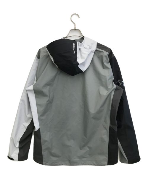 ARC'TERYX（アークテリクス）ARC'TERYX (アークテリクス) Beta Jacket グレー×ブラック サイズ:SIZE Lの古着・服飾アイテム