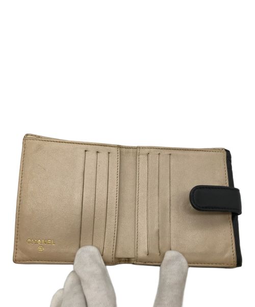 CHANEL（シャネル）CHANEL (シャネル) カメリア2つ折りウォレット ブラック サイズ:-の古着・服飾アイテム