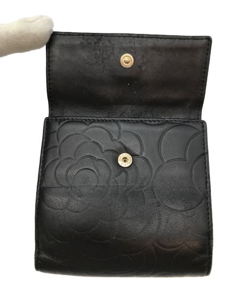 CHANEL（シャネル）CHANEL (シャネル) カメリア2つ折りウォレット ブラック サイズ:-の古着・服飾アイテム