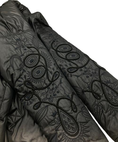 OLLEBOREBLA（アルベロベロ）OLLEBOREBLA (アルベロベロ) 刺繍ダウンジャケット ブラック サイズ:不明の古着・服飾アイテム