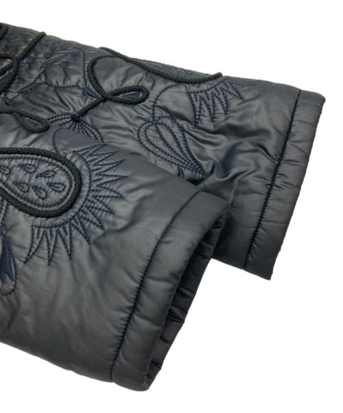 OLLEBOREBLA（アルベロベロ）OLLEBOREBLA (アルベロベロ) 刺繍ダウンジャケット ブラック サイズ:不明の古着・服飾アイテム