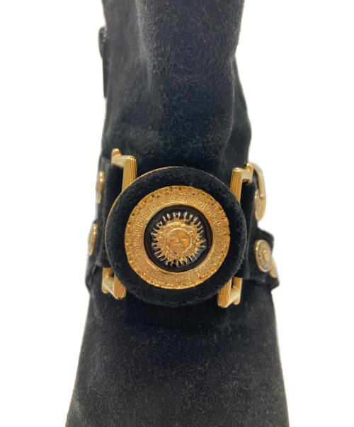 VERSACE（ヴェルサーチェ）VERSACE (ヴェルサーチェ) メデューサバックルスウェードブーツ ブラック サイズ:35の古着・服飾アイテム