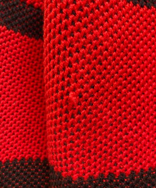 HUGO BOSS（ヒューゴ ボス）HUGO BOSS (ヒューゴ ボス) ジャガードニット レッド×ブラック サイズ:XLの古着・服飾アイテム