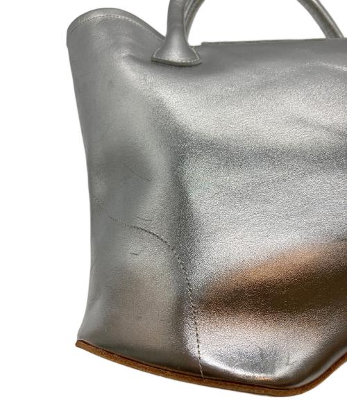 azumi and david（アズミ アンド デイヴィッド）azumi and david (アズミ アンド デイヴィッド) ヒールドッキングレザーハンドバッグ シルバー サイズ:-の古着・服飾アイテム