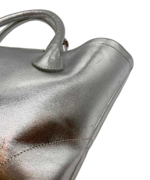 azumi and david（アズミ アンド デイヴィッド）azumi and david (アズミ アンド デイヴィッド) ヒールドッキングレザーハンドバッグ シルバー サイズ:-の古着・服飾アイテム