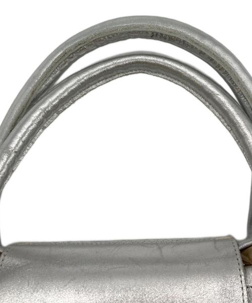 azumi and david（アズミ アンド デイヴィッド）azumi and david (アズミ アンド デイヴィッド) ヒールドッキングレザーハンドバッグ シルバー サイズ:-の古着・服飾アイテム