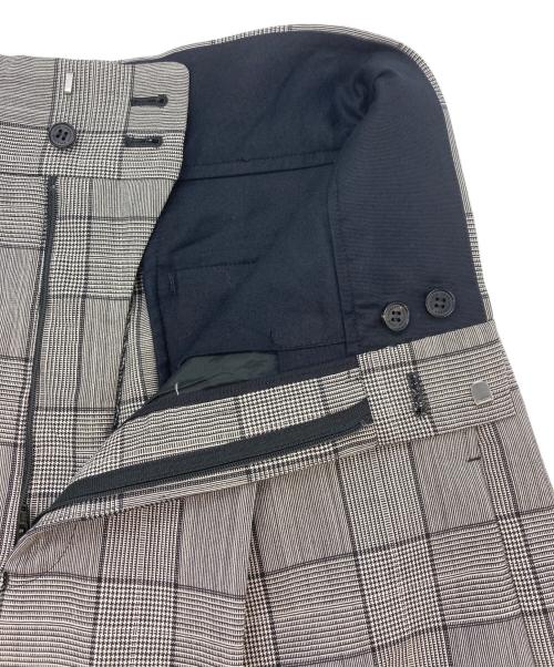 JOHN LAWRENCE SULLIVAN（ジョン ローレンス サリバン）JOHN LAWRENCE SULLIVAN (ジョン ローレンス サリバン) グレンチェックワイドタックパンツ グレー サイズ:44の古着・服飾アイテム