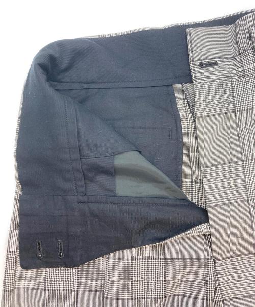 JOHN LAWRENCE SULLIVAN（ジョン ローレンス サリバン）JOHN LAWRENCE SULLIVAN (ジョン ローレンス サリバン) グレンチェックワイドタックパンツ グレー サイズ:44の古着・服飾アイテム