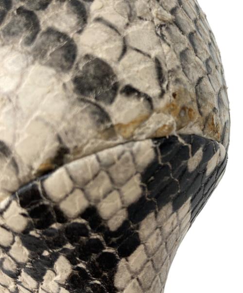 PELLICO（ペリーコ）PELLICO (ペリーコ) パイソン柄スタッズパンプス アイボリー×ブラック サイズ:37 1/2の古着・服飾アイテム