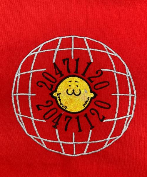 20471120（トゥオーフォーセブンワンワントゥーオー）20471120 (トゥオーフォーセブンワンワントゥーオー) 刺繍Tシャツ レッド サイズ:不明の古着・服飾アイテム