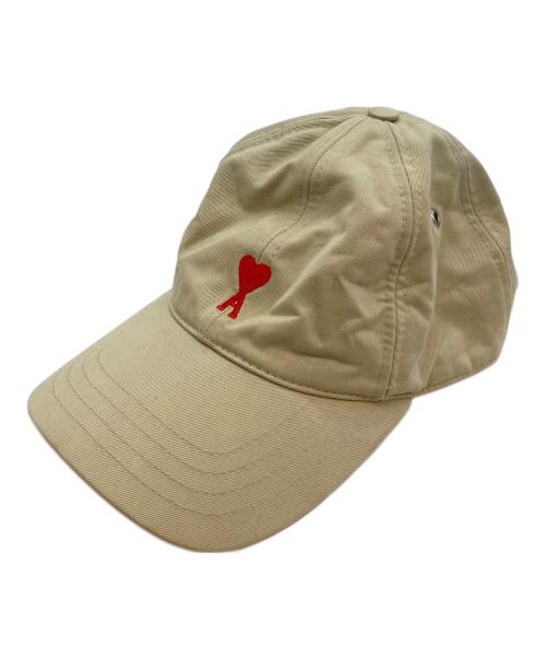 AMI Alexandre Mattiussi（アミアレクサンドルマテュッシ）AMI Alexandre Mattiussi (アミアレクサンドルマテュッシ) ハートロゴキャップ ベージュ×レッド サイズ:-の古着・服飾アイテム
