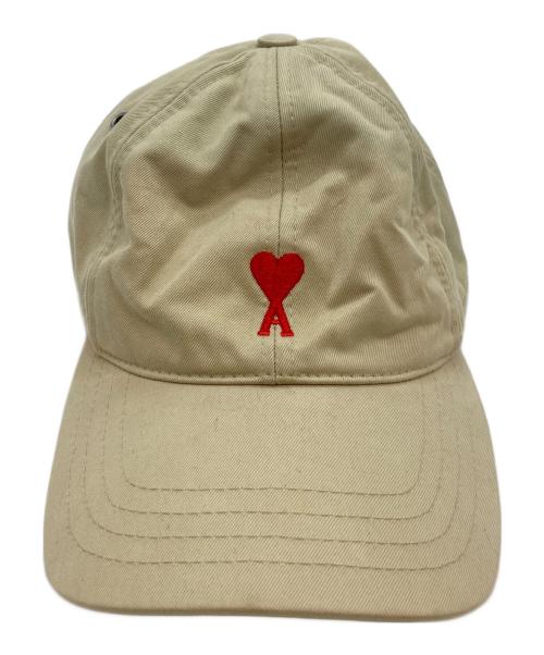 AMI Alexandre Mattiussi（アミアレクサンドルマテュッシ）AMI Alexandre Mattiussi (アミアレクサンドルマテュッシ) ハートロゴキャップ ベージュ×レッド サイズ:-の古着・服飾アイテム