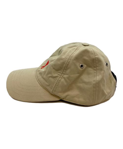 AMI Alexandre Mattiussi（アミアレクサンドルマテュッシ）AMI Alexandre Mattiussi (アミアレクサンドルマテュッシ) ハートロゴキャップ ベージュ×レッド サイズ:-の古着・服飾アイテム