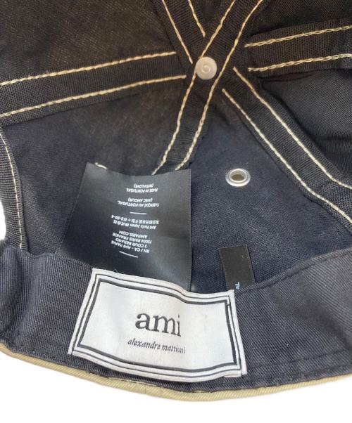 AMI Alexandre Mattiussi（アミアレクサンドルマテュッシ）AMI Alexandre Mattiussi (アミアレクサンドルマテュッシ) ハートロゴキャップ ベージュ×レッド サイズ:-の古着・服飾アイテム