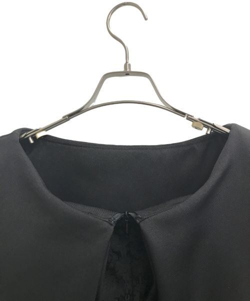 YUMI KATSURA（ユミカツラ）YUMI KATSURA (ユミカツラ) CELFORD (セルフォード) ジャガードケープドレス ブラック サイズ:SIZE M 未使用品の古着・服飾アイテム