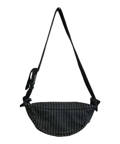Maison Margiela（メゾンマルジェラ）Maison Margiela (メゾンマルジェラ) LOGO STRIPE CROSS BODY POUCH ブラック サイズ:-の古着・服飾アイテム