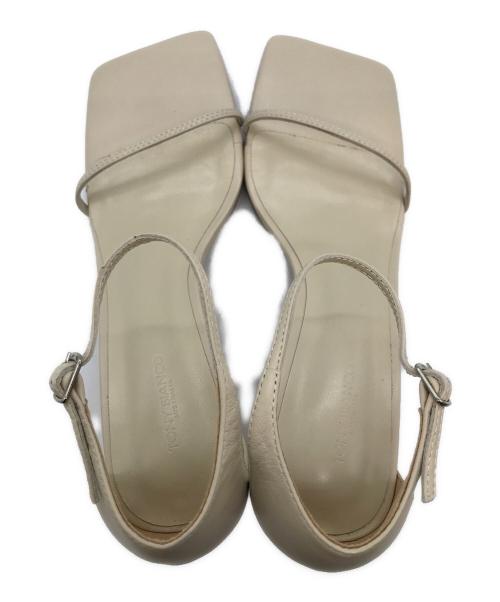 TONY BIANCO（トニービアンコ）TONY BIANCO (トニービアンコ) アンクルストラップサンダル ベージュ サイズ:25の古着・服飾アイテム
