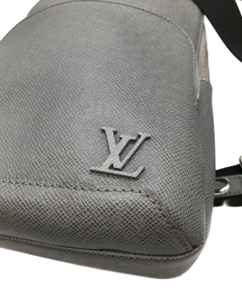LOUIS VUITTON（ルイ ヴィトン）LOUIS VUITTON (ルイ ヴィトン) タイガ アヴェニュー スリングバッグ グレーの古着・服飾アイテム