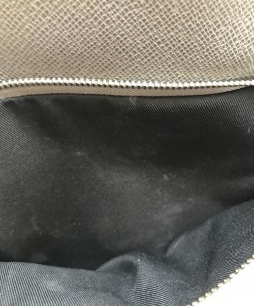 LOUIS VUITTON（ルイ ヴィトン）LOUIS VUITTON (ルイ ヴィトン) タイガ アヴェニュー スリングバッグ グレーの古着・服飾アイテム