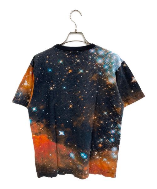 Vivienne Westwood man（ヴィヴィアン ウェストウッド マン）Vivienne Westwood man (ヴィヴィアン ウェストウッド マン) ギャラクシー柄Tシャツ ブラック×オレンジ サイズ:46の古着・服飾アイテム