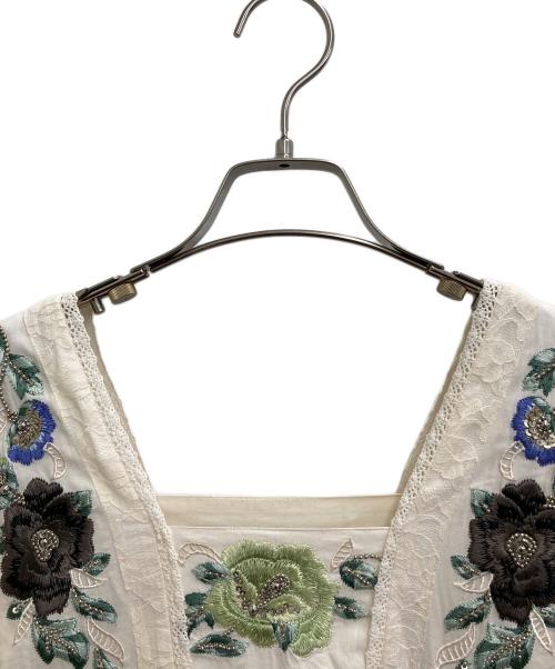 GRACE CONTINENTAL（（グレースコンチネンタル）GRACE CONTINENTAL (（グレースコンチネンタル) フラワー刺繍エスニックワンピース ホワイト サイズ:Sの古着・服飾アイテム