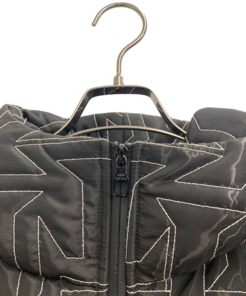 LOUIS VUITTON（ルイ ヴィトン）LOUIS VUITTON (ルイ ヴィトン) オールオーバーVuittonスノーダウンジャケット ブラック サイズ:48の古着・服飾アイテム