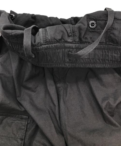 STONE ISLAND（ストーンアイランド）STONE ISLAND (ストーンアイランド) ストレッチ ガーメントダイ テーパードカーゴパンツ ブラック サイズ:３２の古着・服飾アイテム
