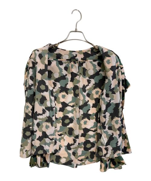 GRACE CLASS（グレースクラス）GRACE CLASS (グレースクラス) カモプリントフリルブラウス オリーブ×ベージュ サイズ:38 未使用品の古着・服飾アイテム