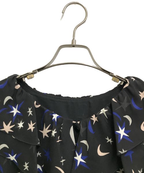 GRACE CLASS（グレースクラス）GRACE CLASS (グレースクラス) フリルカラープリントワンピース ブラック サイズ:36 未使用品の古着・服飾アイテム