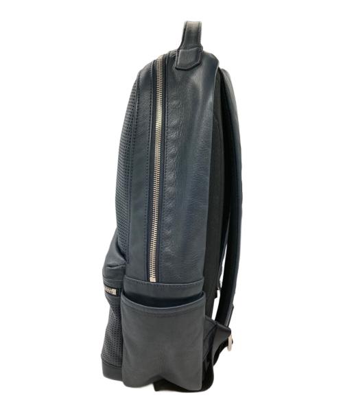 totem re vooo（トーテムリボー）totem re vooo (トーテムリボー) パンチングレザーデイパック ネイビーの古着・服飾アイテム