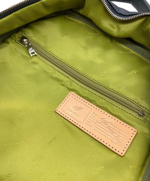 totem re vooo（トーテムリボー）totem re vooo (トーテムリボー) パンチングレザーデイパック ネイビーの古着・服飾アイテム